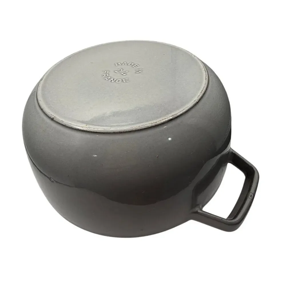 Staub vintage round
